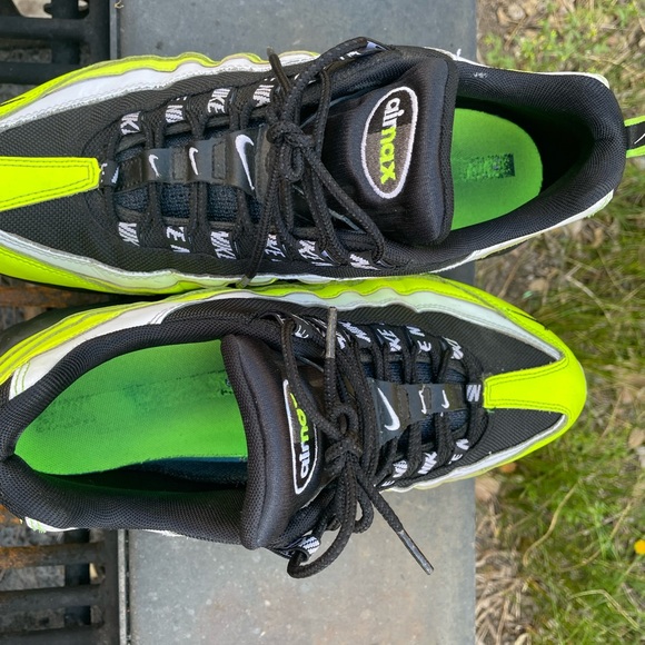 Nike AIR MAX 95 (no box) $70 OBO
TRADES OR OBO SERIOUS INQUIRIES ONLY - Picture 3 of 3